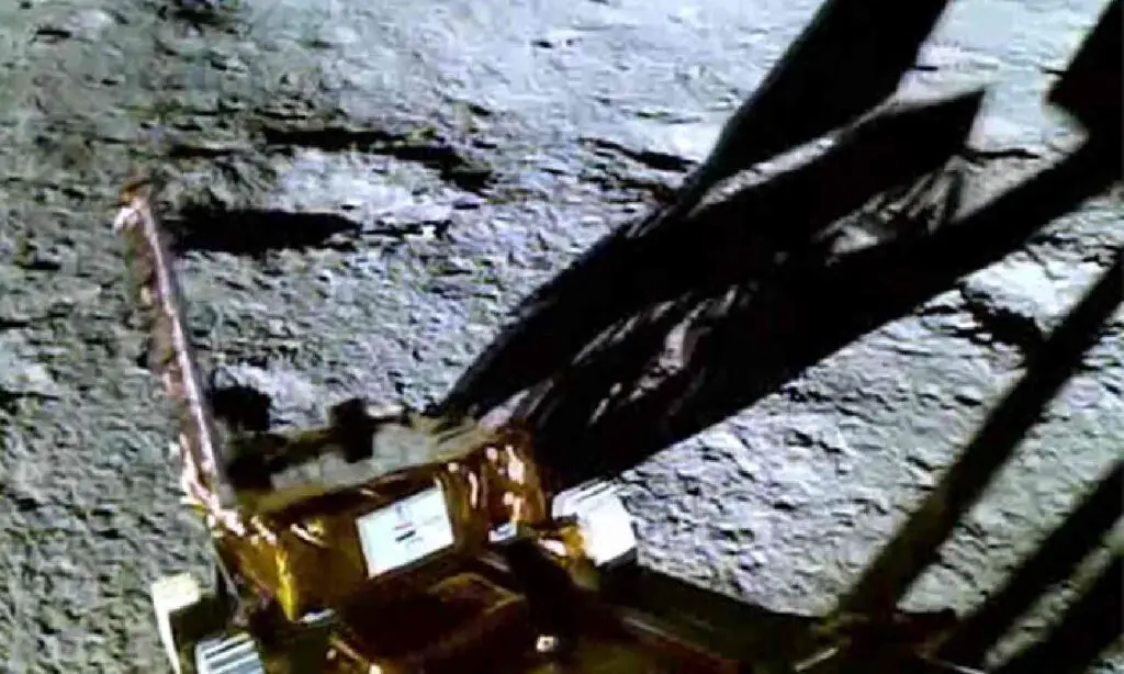 Chandrayaan-3: Vikram's Halo on Moon Landing