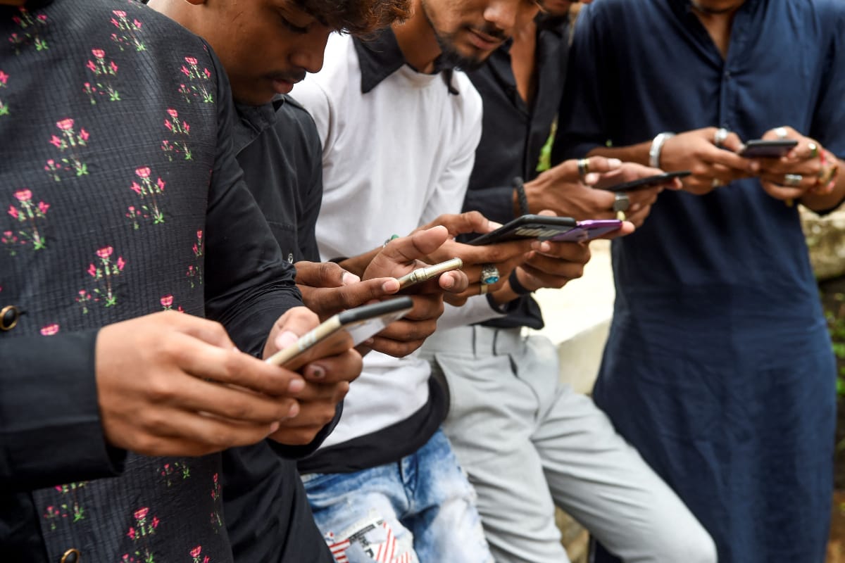 India Mandates Caller-ID Apps to Report Spam to Telcos 1 india internet users getty
